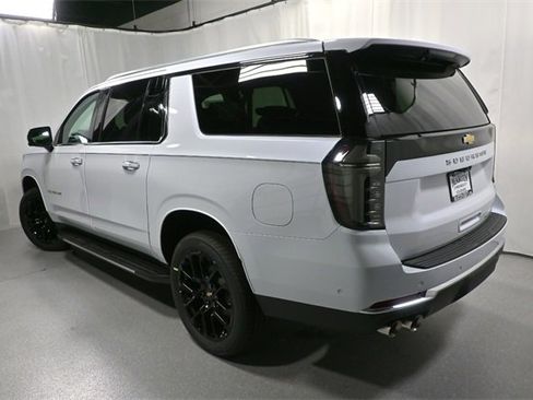 New 2026 Chevrolet Suburban Premier image 7