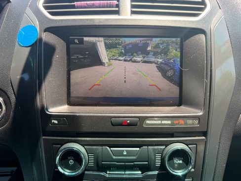 Used 2016 Ford Explorer XLT w/ Equipment Group 202A AWD/4WD image 46