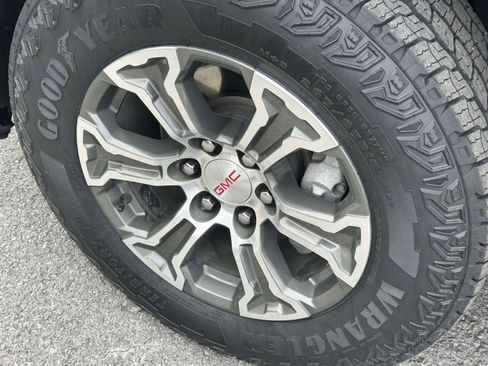 Used 2024 GMC Sierra 1500 SLT RWD image 9