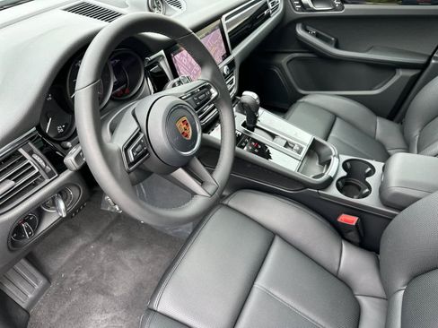 Used 2026 Porsche Macan image 4