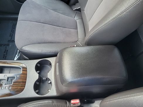 Used 2011 Hyundai Santa Fe SE FWD image 20