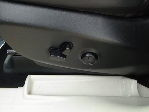Certified 2024 Chrysler Pacifica Touring-L FWD image 17