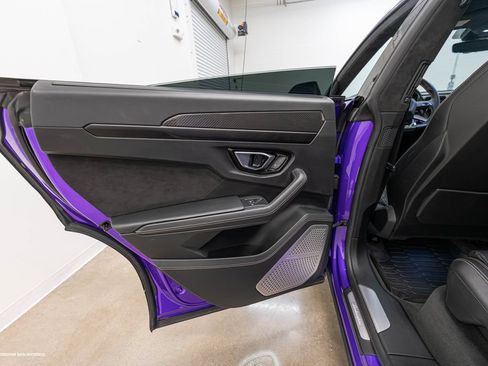 Used 2022 Lamborghini Urus AWD/4WD image 35