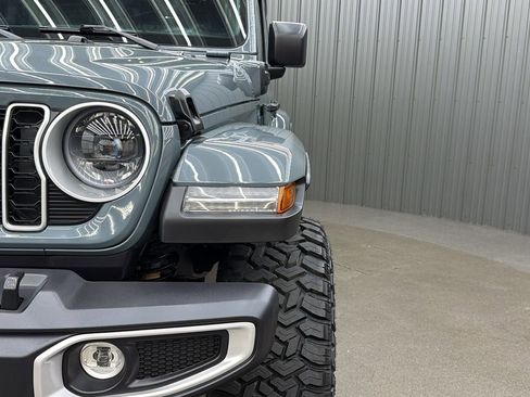 Used 2025 Jeep Wrangler Unlimited Sahara w/ Safety Group AWD/4WD image 13