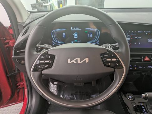 Certified 2024 Kia Niro EX image 21