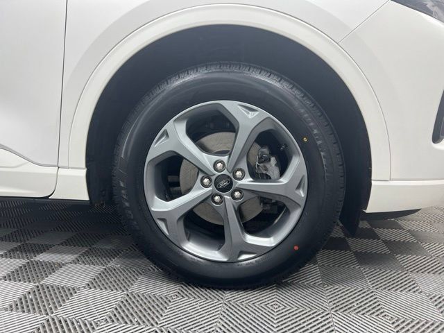 Used 2023 Ford Escape ST-Line w/ Tech Pack #1 AWD/4WD image 5