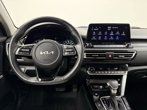 Used 2023 Kia Seltos SX w/ SX Sunroof Package image 21
