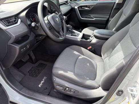Used 2021 Toyota RAV4 XLE image 10