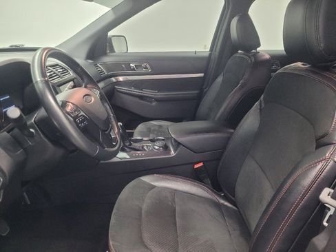 Used 2019 Ford Explorer XLT w/ Equipment Group 202A AWD/4WD image 17