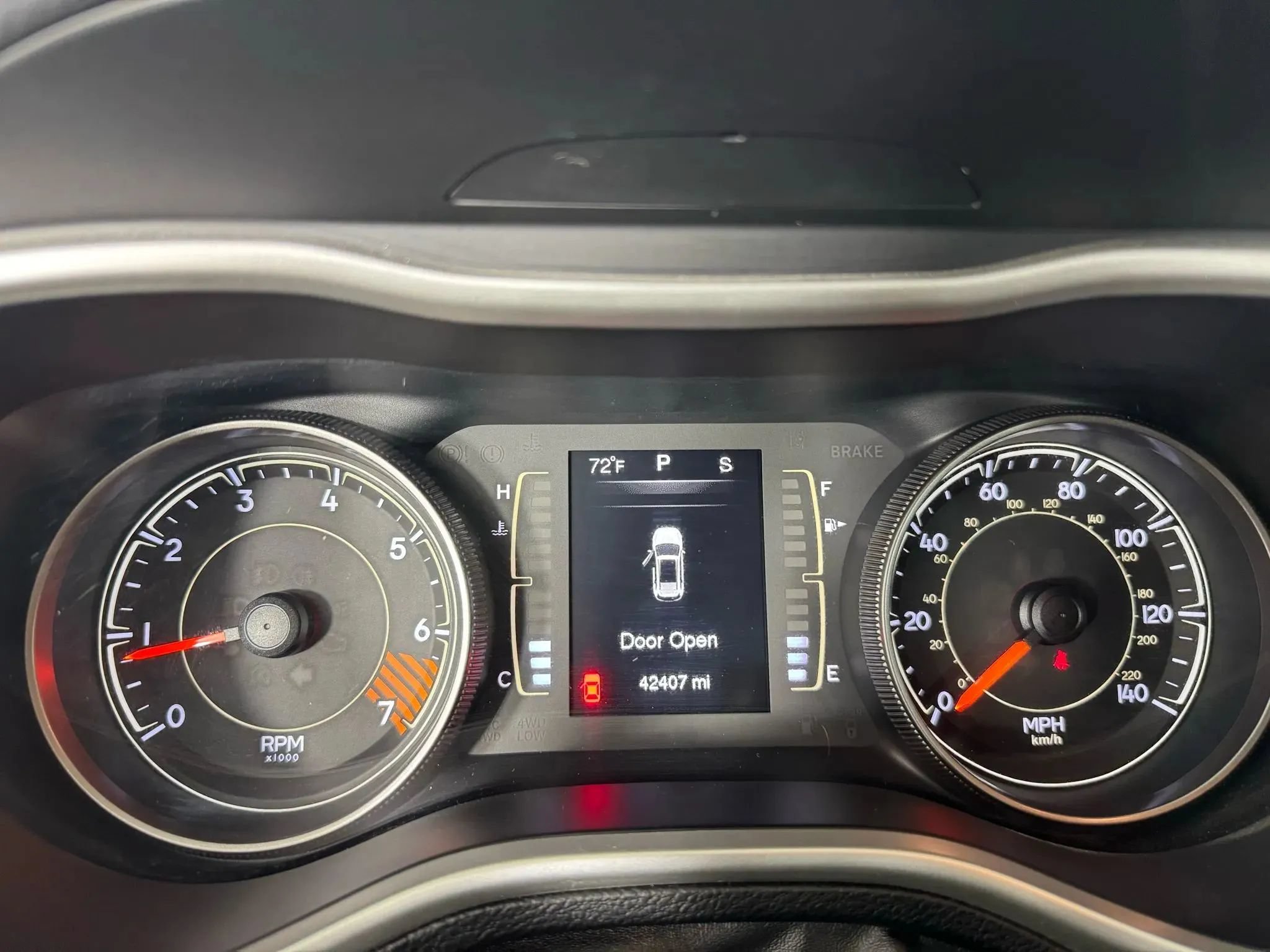 Used 2015 Jeep Cherokee Sport FWD image 14