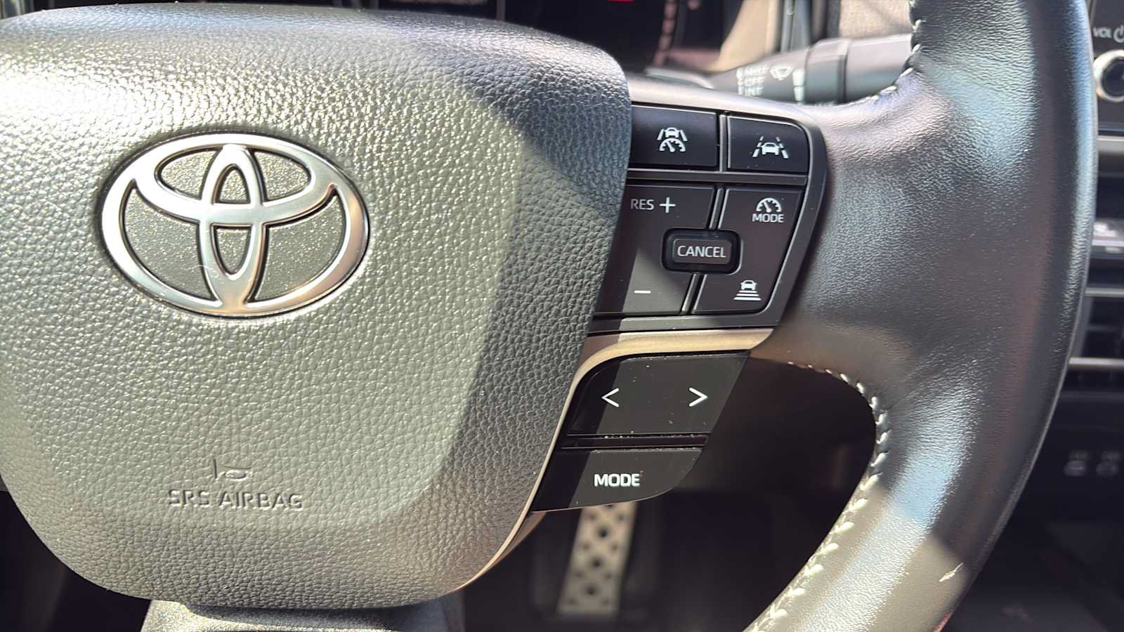 Used 2025 Toyota Camry SE FWD image 10