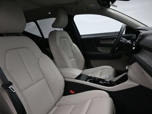 Used 2023 Volvo XC40 B5 Plus w/ Protection Package Premier AWD/4WD image 33