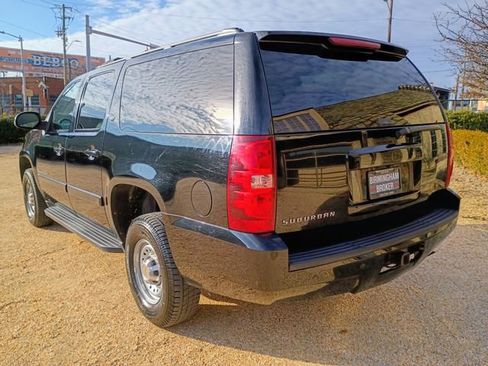 Used 2007 Chevrolet Suburban 2500 LT w/ LT Preferred Equipment Group image 9