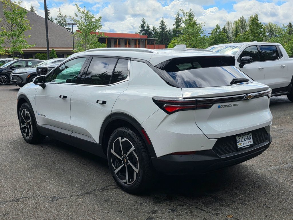 New 2026 Chevrolet Equinox EV LT AWD/4WD image 3