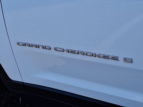Certified 2025 Jeep Grand Cherokee Limited image 31