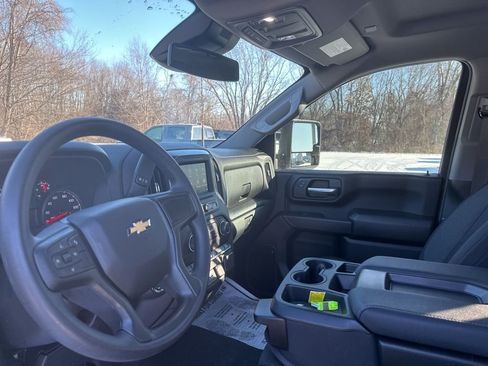 Used 2025 Chevrolet Silverado 2500 Custom w/ Custom Value Package image 15