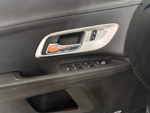 Used 2017 Chevrolet Equinox LT w/ Midnight Edition image 12