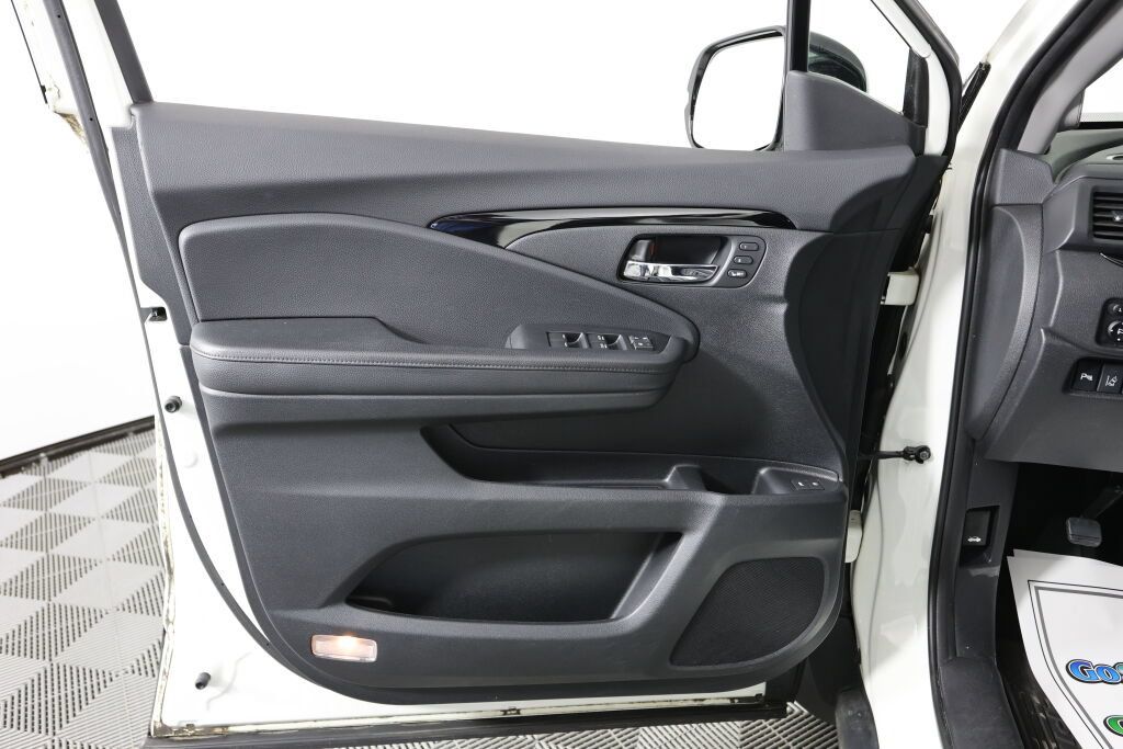 Used 2017 Honda Pilot Touring image 12