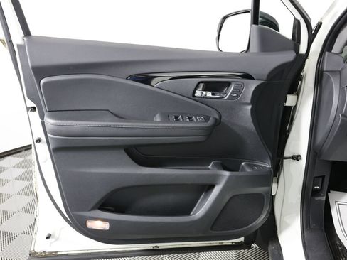 Used 2017 Honda Pilot Touring image 12