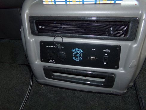 Used 2022 Chevrolet Express 2500 Extended RWD image 31