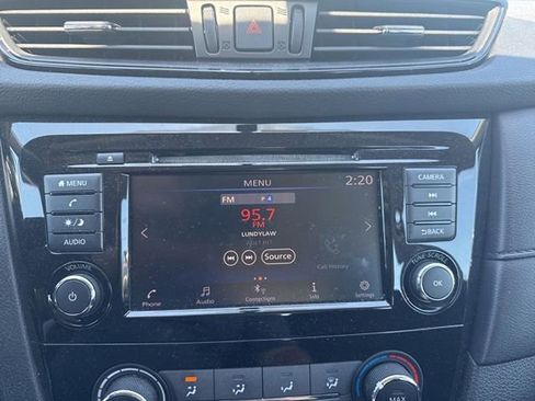 Used 2018 Nissan Rogue S AWD/4WD image 7