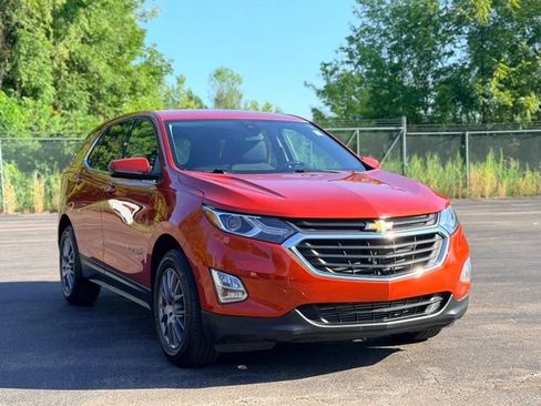 Used 2020 Chevrolet Equinox LT w/ Driver Convenience Package FWD image 4