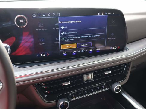 Used 2025 Chevrolet Suburban LS image 13