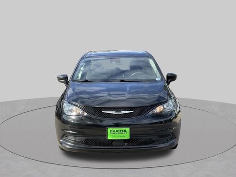 Used 2023 Chrysler Voyager LX FWD image 6