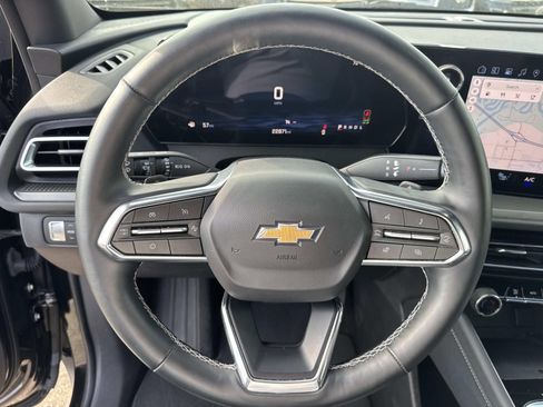 Used 2025 Chevrolet Traverse LT image 23