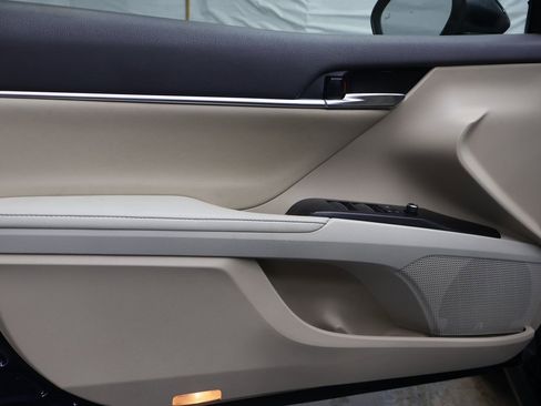 Used 2021 Toyota Camry XLE image 16