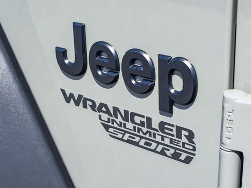 Used 2021 Jeep Wrangler Unlimited Sport AWD/4WD image 24