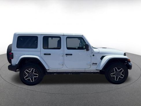 Used 2025 Jeep Wrangler Unlimited Sahara AWD/4WD image 16