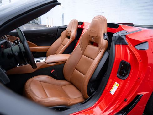 Used 2016 Chevrolet Corvette Z06 w/ 3LZ Preferred Equipment Group image 3