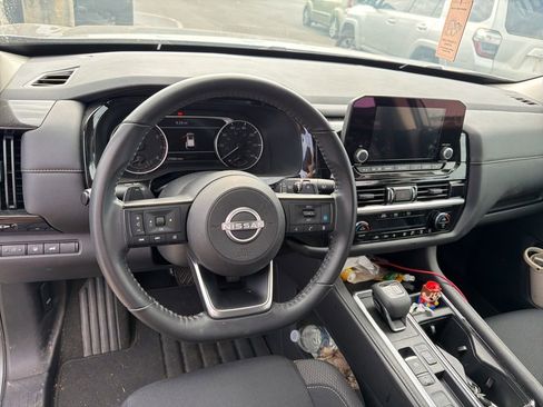 Used 2025 Nissan Pathfinder SV FWD image 13