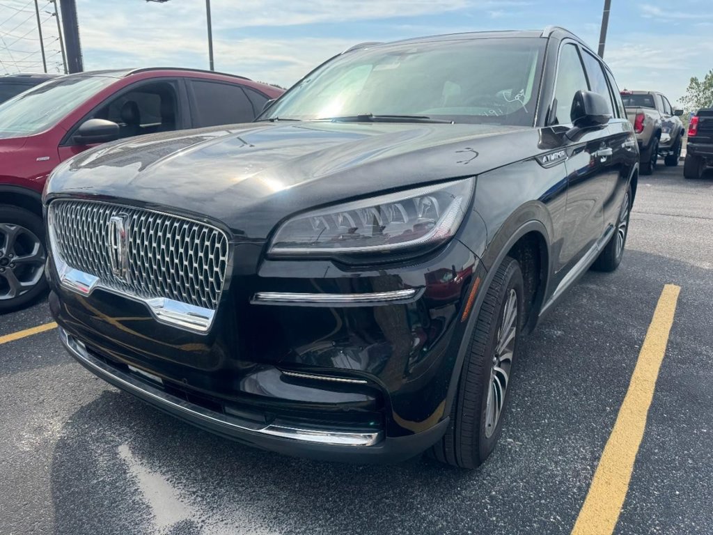 Used 2024 Lincoln Aviator Reserve AWD/4WD image 2
