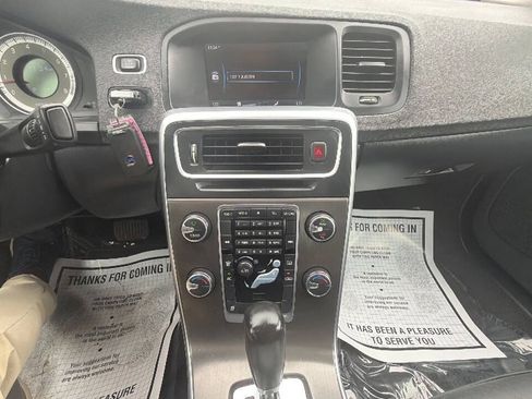 Used 2012 Volvo S60 T5 FWD image 11