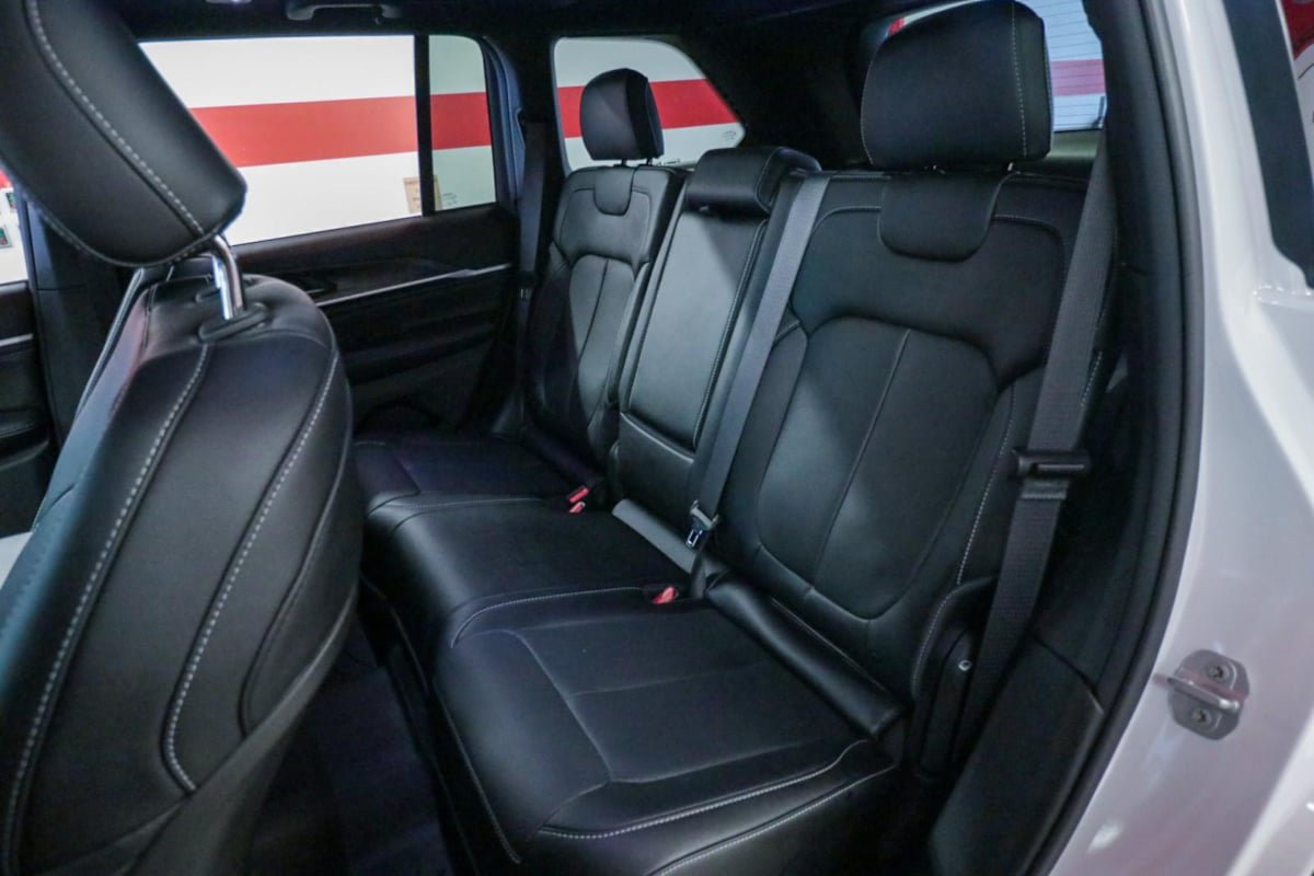 Used 2026 Jeep Grand Cherokee Limited AWD/4WD image 13