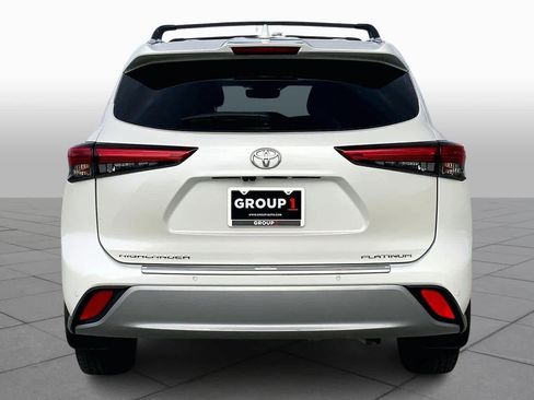 Used 2020 Toyota Highlander Platinum image 4