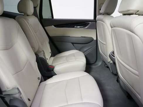 Used 2023 Cadillac XT6 Premium Luxury w/ Technology Package AWD/4WD image 18