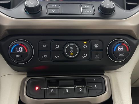 Used 2023 GMC Acadia Denali w/ Denali Ultimate Package AWD/4WD image 32