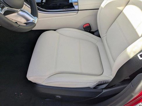 Used 2025 Mercedes-Benz C 300 Sedan image 4