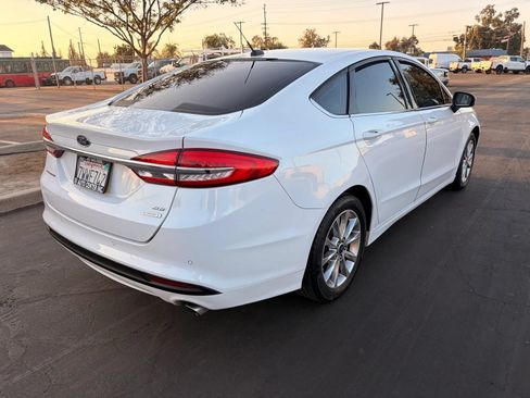 Used 2017 Ford Fusion SE w/ Fusion SE Technology Package FWD image 8