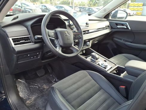 Used 2024 Mitsubishi Outlander SE image 7