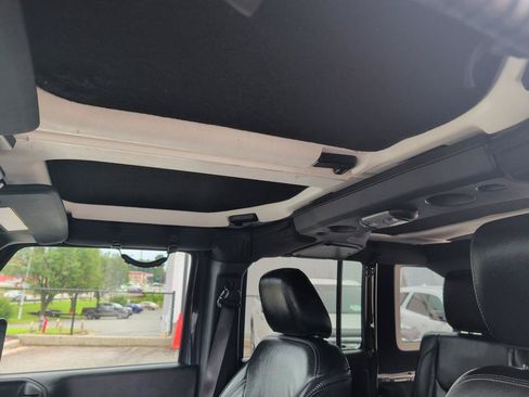 Used 2018 Jeep Wrangler Unlimited Sahara AWD/4WD image 27