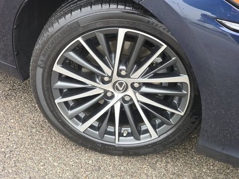 Used 2023 Lexus ES 350 w/ Premium Package image 18