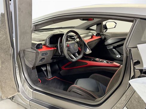 Used 2024 Lamborghini Revuelto AWD/4WD image 12