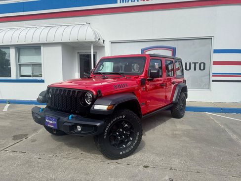 Used 2023 Jeep Wrangler Unlimited w/ Cold Weather Group AWD/4WD image 2