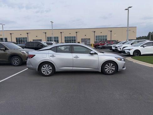 Used 2020 Nissan Sentra S image 2