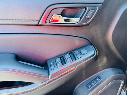 Used 2019 Chevrolet Suburban LT image 9