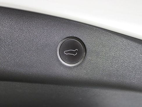 Used 2023 Tesla Model 3 Standard Range image 30